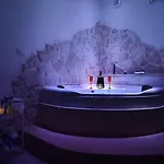 Mina Con Vasca Idromassaggio *