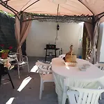 Mina Con Vasca Idromassaggio 度假居
