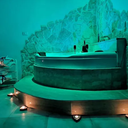 Mina Con Vasca Idromassaggio *