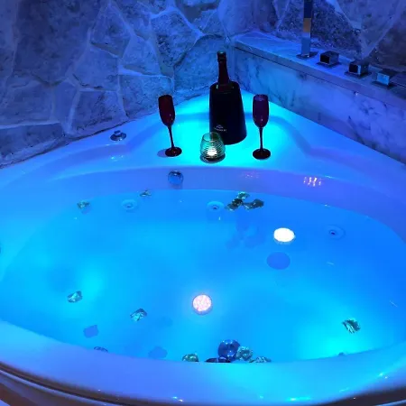 Mina Con Vasca Idromassaggio Casa de Férias *