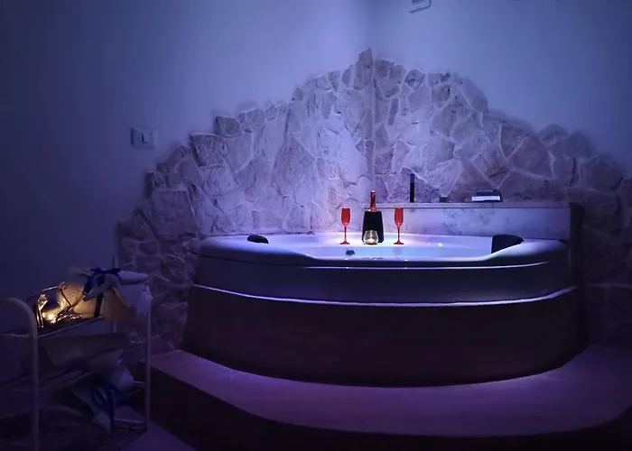 Mina Con Vasca Idromassaggio *